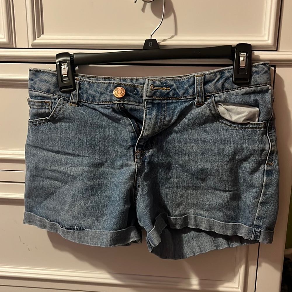 Cherokee blue jean shorts. Size XL (14-16)